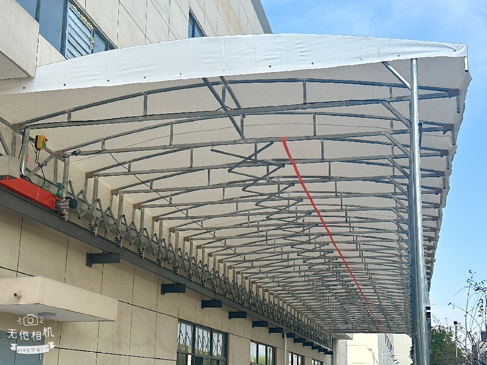 推拉棚（péng） 廠房過道連廊大跨度懸空電動伸縮雨棚 一件（jiàn）開合可定製 防違建